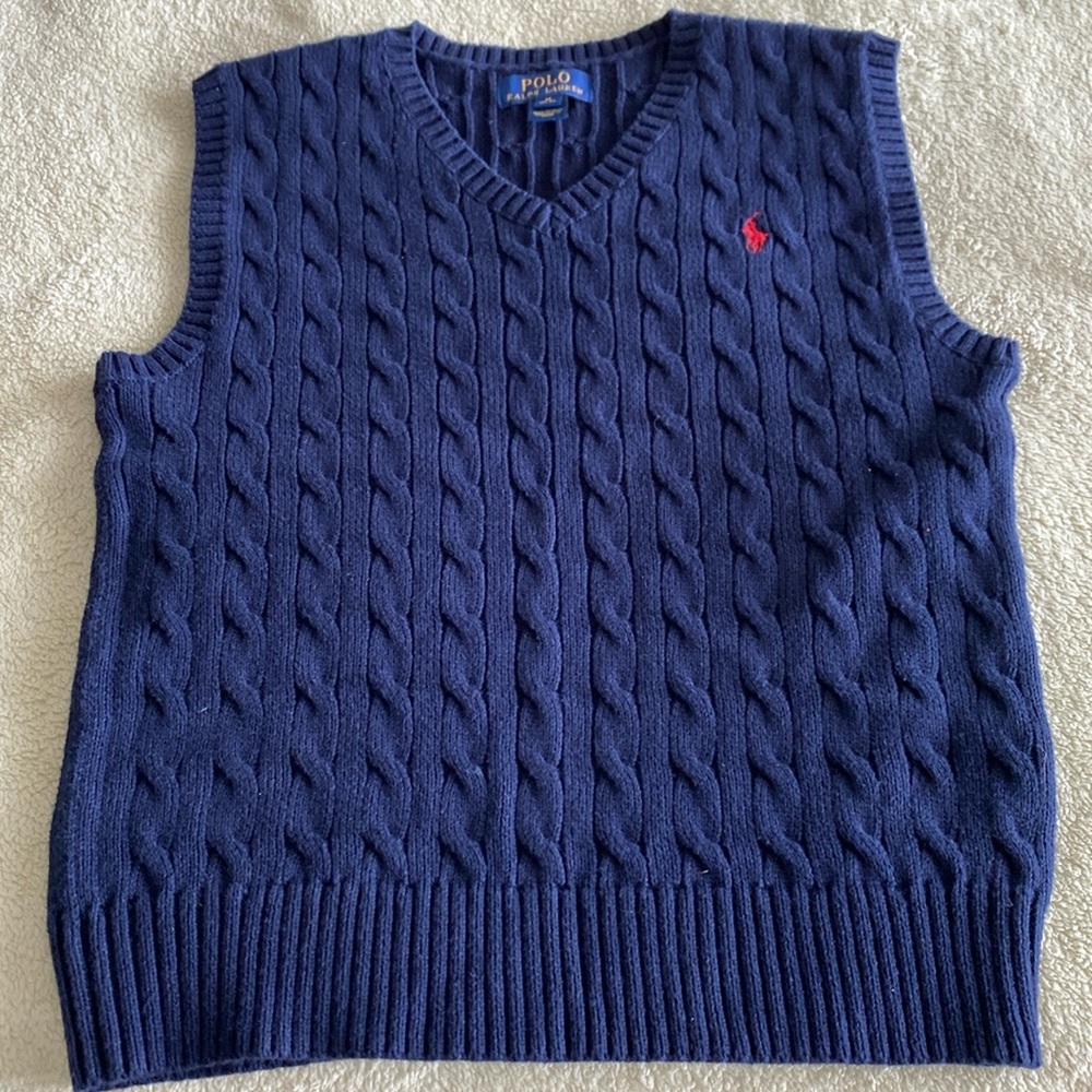 Knitted vest. Simple, but with versatile wear for boys 10 years.